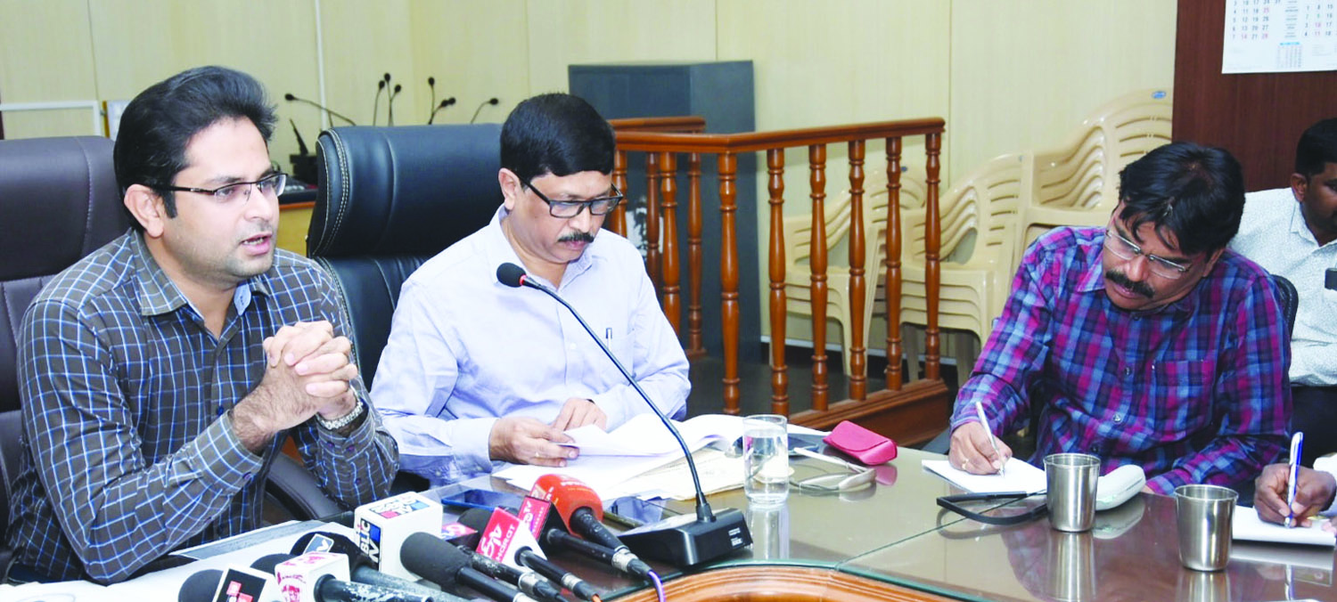 ಹೊರದೇಶದಲ್ಲಿರುವ ಜಿಲ್ಲೆಯ ಜನರ ಮಾಹಿತಿ ನೀಡಲು ಜಿಲ್ಲಾಧಿಕಾರಿ ಕೃಷ್ಣ ಬಾಜಪೇಯಿ ಮನವಿ